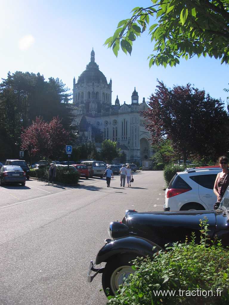 04_Lisieux (1).JPG - 2013, nos vacances en Normandie, la Basilique Sainte-Thérèse de Lisieux